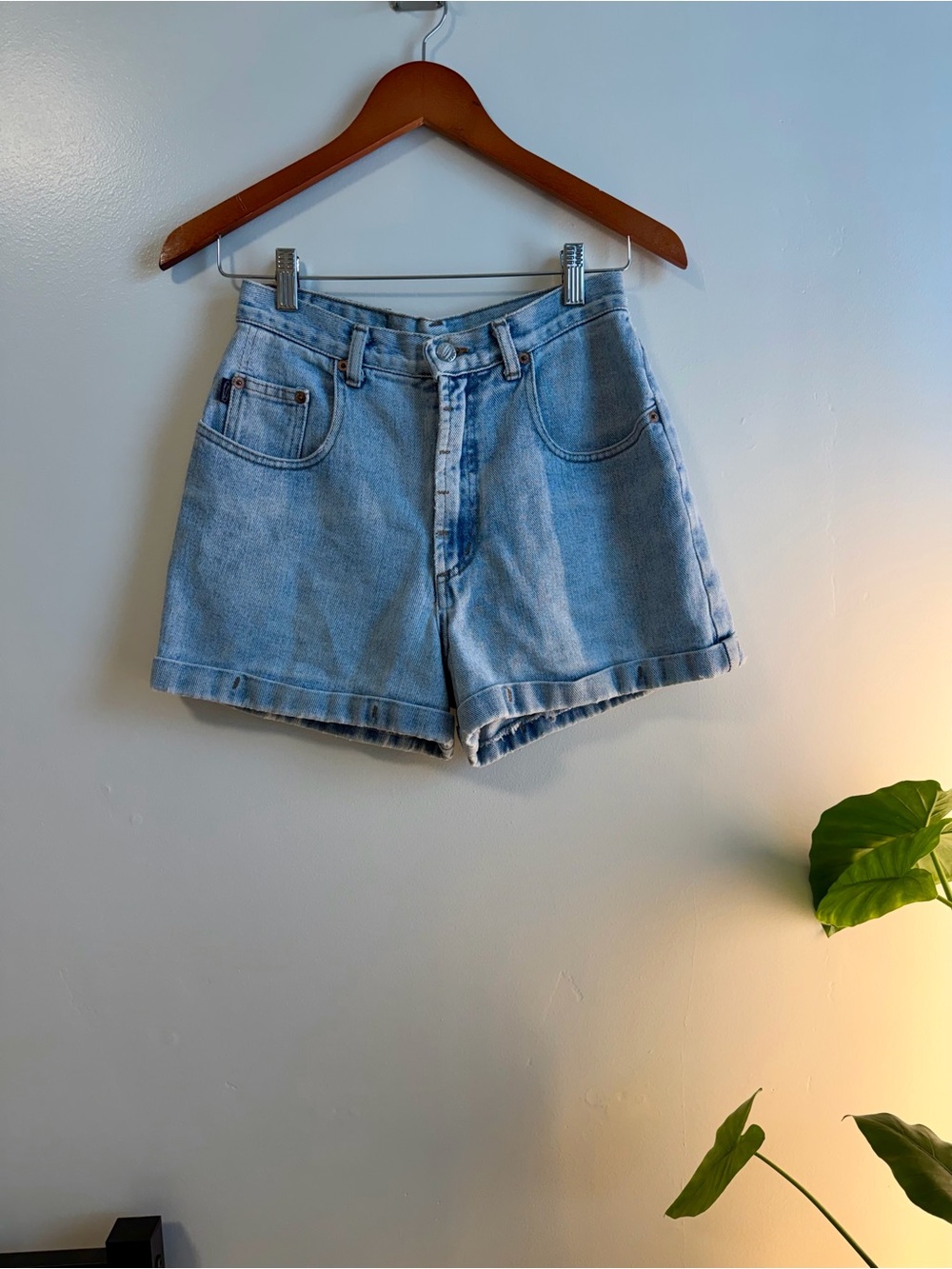 Vintage rolled cuff High-Rise Light Blue Denim mom Shorts 26